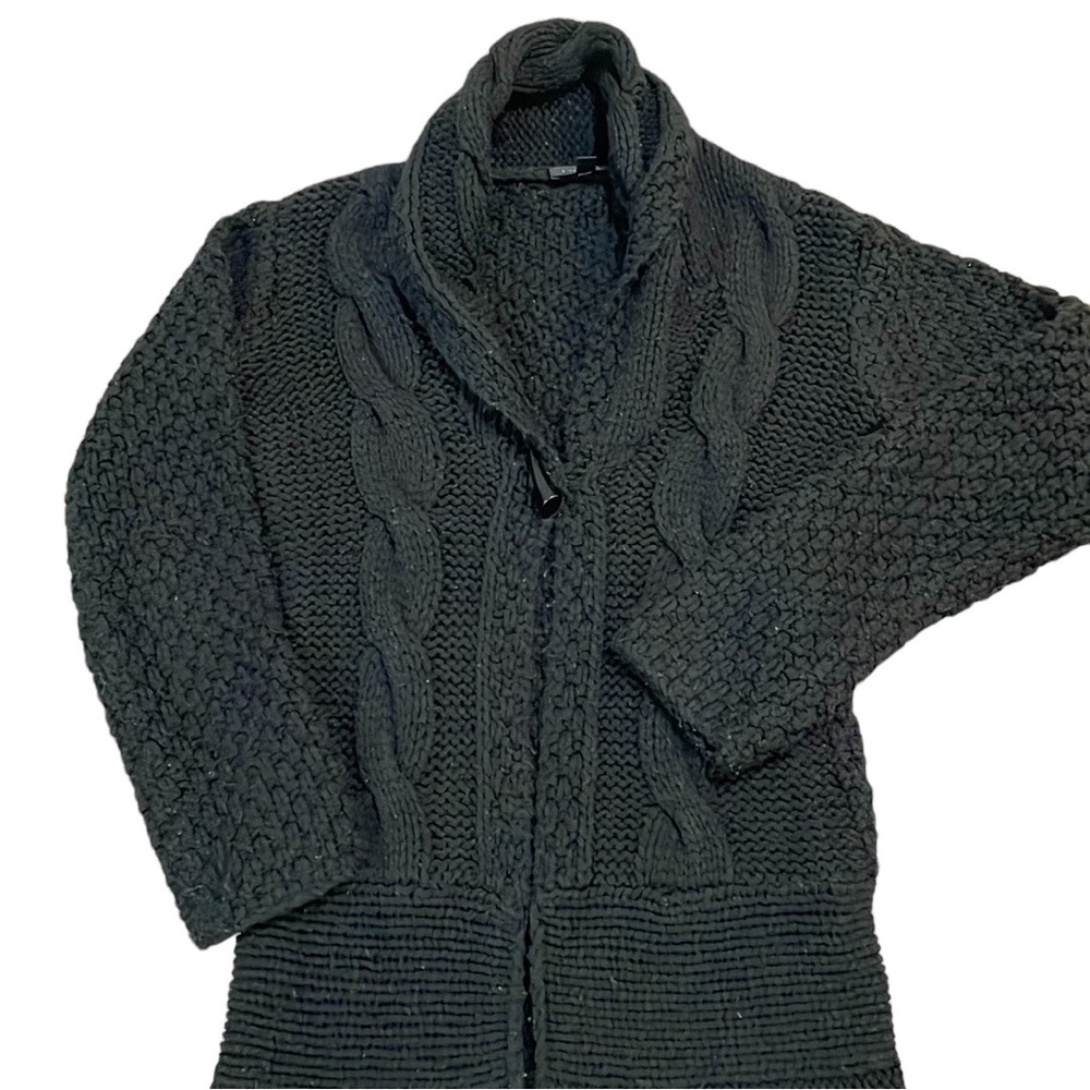 Long black sweater in very good condition